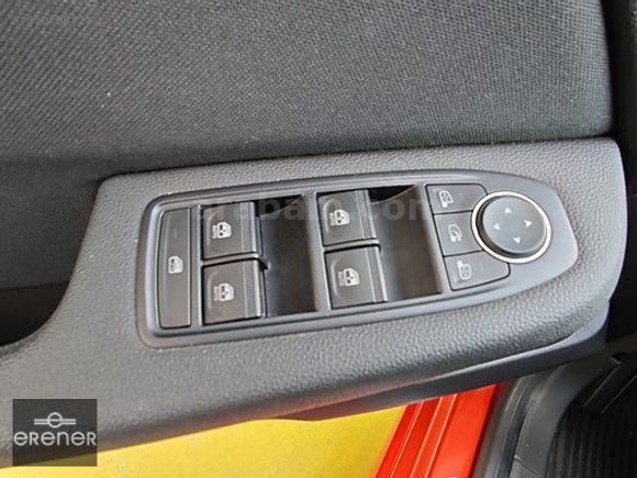 ERENER 2024 RENAULT CLİO 1.0TCE TECHNO ESPRİT ALPİNE 11.000 KM