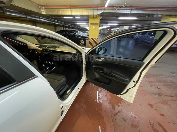Sahibinden Alfa Romeo Giulietta 1.4 TB MultiAir Distinctive 2012 Model  234.650 km Beyaz