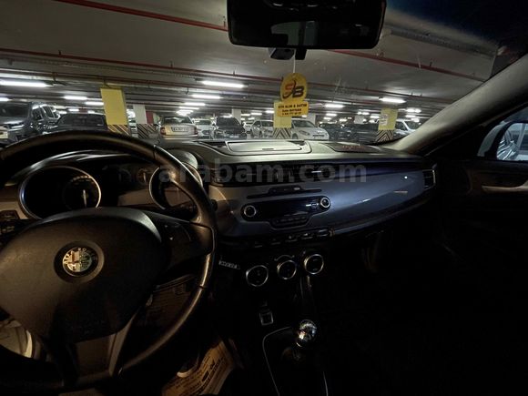 Sahibinden Alfa Romeo Giulietta 1.4 TB MultiAir Distinctive 2012 Model  234.650 km Beyaz