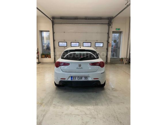 Sahibinden Alfa Romeo Giulietta 1.4 TB MultiAir Distinctive 2012 Model  234.650 km Beyaz