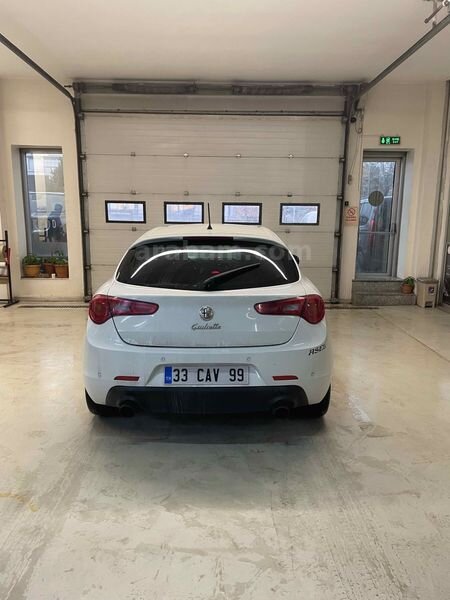 Sahibinden Alfa Romeo Giulietta 1.4 TB MultiAir Distinctive 2012 Model Diyarbakır 237.000 km Beyaz