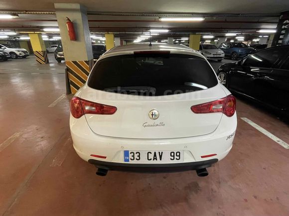 Sahibinden Alfa Romeo Giulietta 1.4 TB MultiAir Distinctive 2012 Model  234.650 km Beyaz