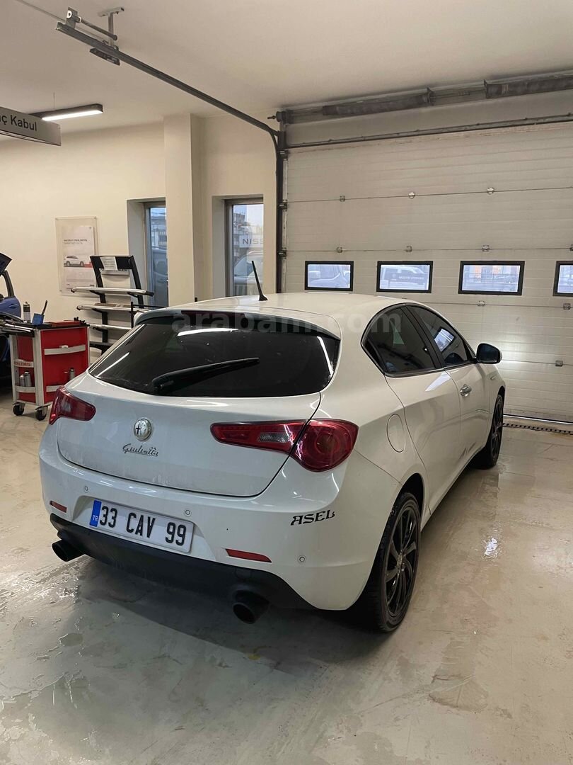 Sahibinden Alfa Romeo Giulietta 1.4 TB MultiAir Distinctive 2012 Model Diyarbakır 237.000 km Beyaz 2