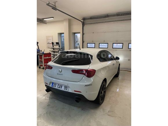 Sahibinden Alfa Romeo Giulietta 1.4 TB MultiAir Distinctive 2012 Model  234.650 km Beyaz