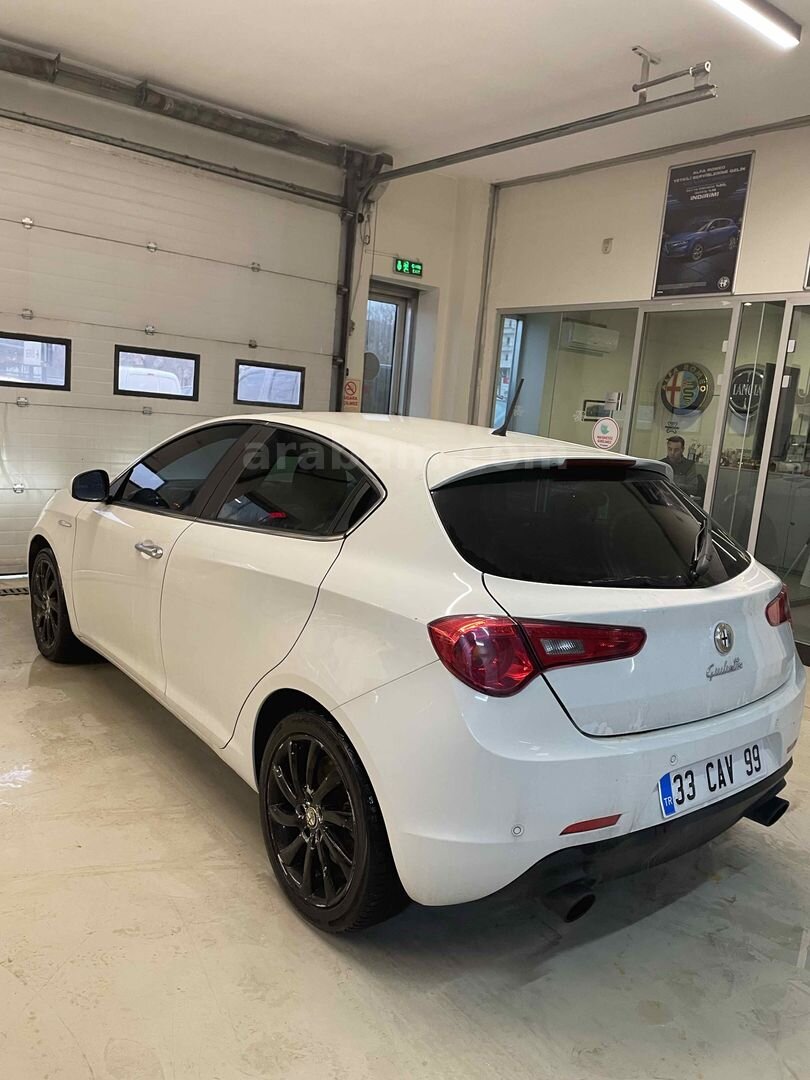 Sahibinden Alfa Romeo Giulietta 1.4 TB MultiAir Distinctive 2012 Model Diyarbakır 237.000 km Beyaz 3