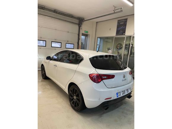 Sahibinden Alfa Romeo Giulietta 1.4 TB MultiAir Distinctive 2012 Model  234.650 km Beyaz