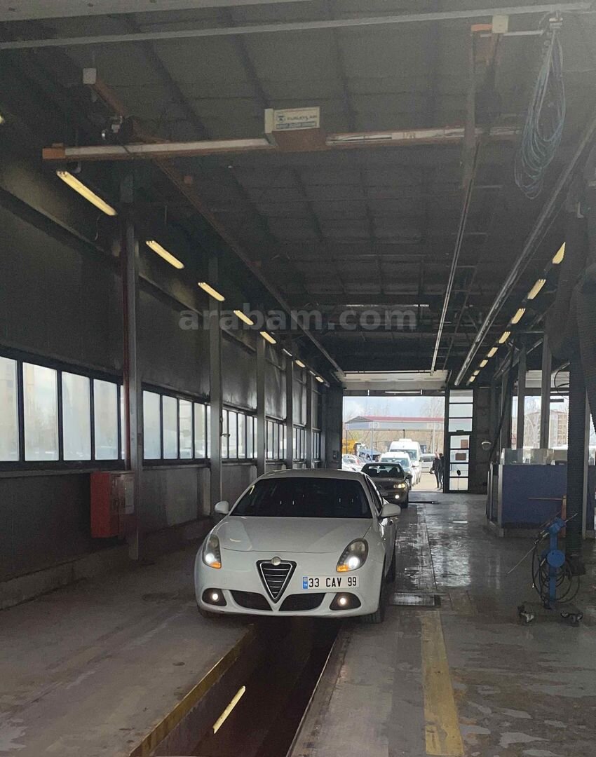 Sahibinden Alfa Romeo Giulietta 1.4 TB MultiAir Distinctive 2012 Model Diyarbakır 237.000 km Beyaz 4