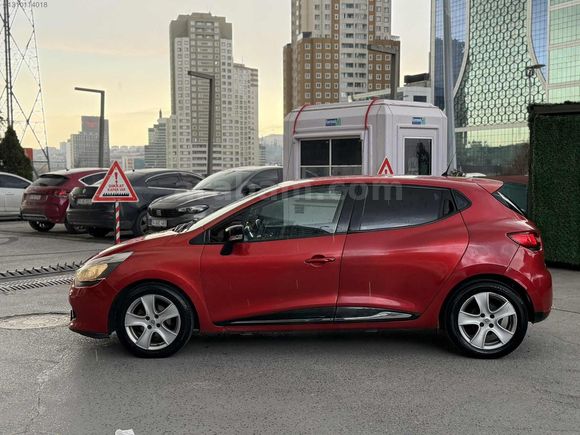 AUTO TİCARET RENAULT CLİO KIRMIZI OTOMATİK TOUCH PAKET DOLU