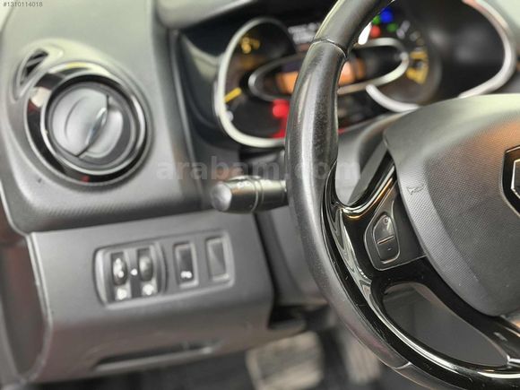 AUTO TİCARET RENAULT CLİO KIRMIZI OTOMATİK TOUCH PAKET DOLU