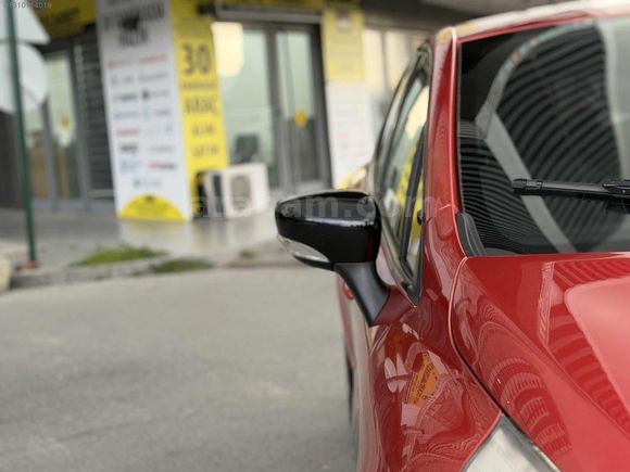 AUTO TİCARET RENAULT CLİO KIRMIZI OTOMATİK TOUCH PAKET DOLU