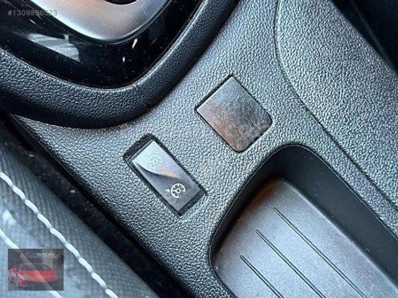 ESİLA MOTORS'DAN 2018 MDL CLİO 1.5 DCİ TOUCH 0.99 KREDİ
