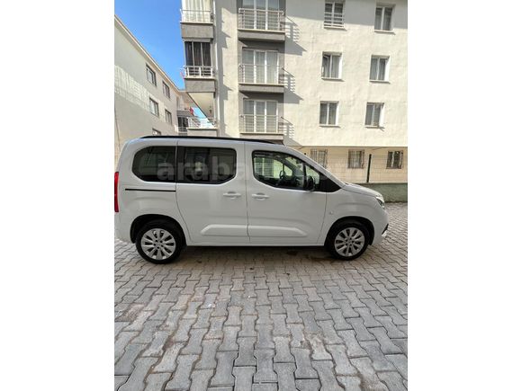 Sahibinden Opel Combo 1.5 CDTI Ultimate 2024 Model  14.360 km Beyaz