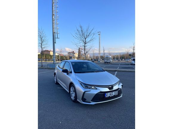 Sahibinden Toyota Corolla 1.5 Vision Plus 2025 Model  32.100 km Gri (Gümüş)