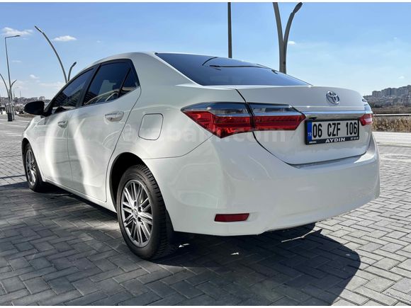 SAHİBİNDEN TEMİZ BAKIMLI 2018 MODEL MAKYAJLI COROLLA