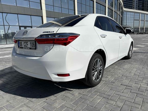 SAHİBİNDEN TEMİZ BAKIMLI 2018 MODEL MAKYAJLI COROLLA