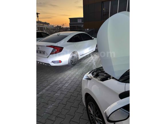 SAHİBİNDEN TEMİZ BAKIMLI 2018 MODEL MAKYAJLI COROLLA