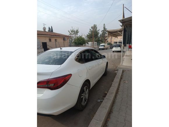 Sahibinden Opel Astra 1.6 Edition 2018 Model  125.000 km Beyaz