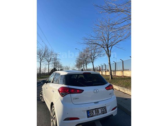 Sahibinden Hyundai i20 1.4 CRDi Style 2015 Model 