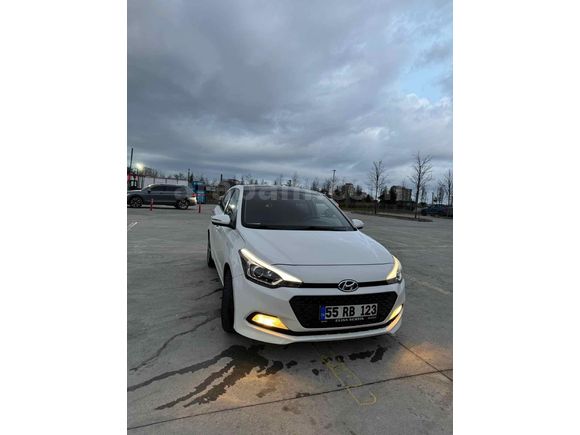 Sahibinden Hyundai i20 1.4 CRDi Style 2015 Model 