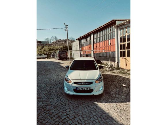 Sahibinden Hyundai Accent Blue 1.6 CRDI Mode Plus 2012 Model 