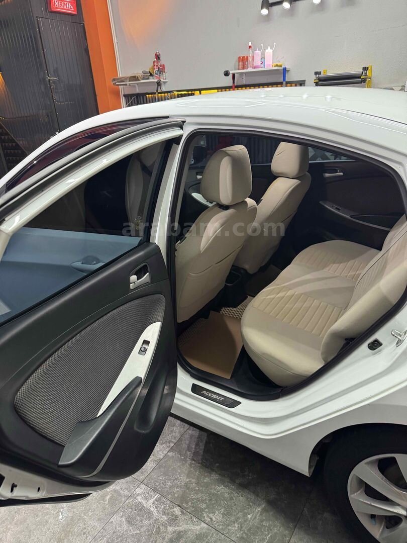 Sahibinden Hyundai Accent Blue 1.6 CRDI Mode Plus 2012 Model 5