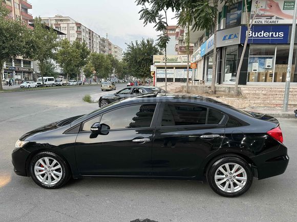 Sahibinden Honda Civic 1.6i VTEC Eco Elegance 2014 Model 