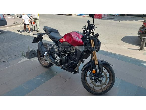Temiz, bakımlı, kapalı garaj, kazasız CB250R