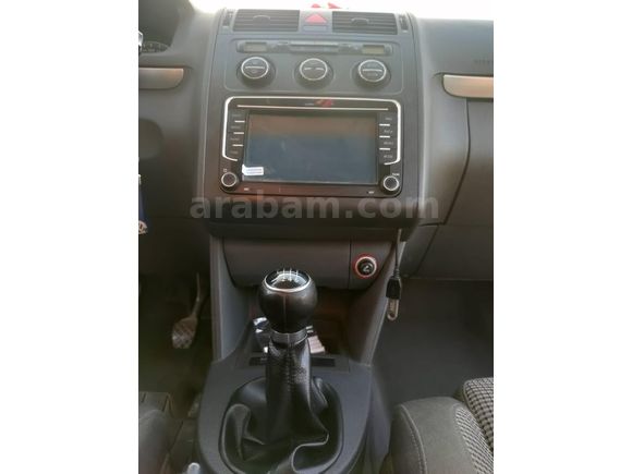 Volkswagen Touran hatasız en dolusu
