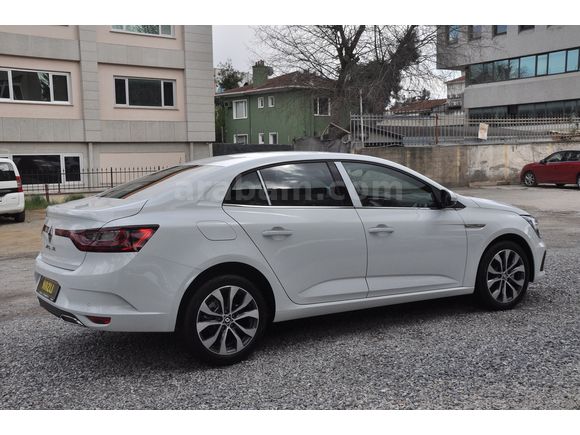 2025 RENAULT MEGANE (senetle taksitlendirme seçeneğimiz vardır)