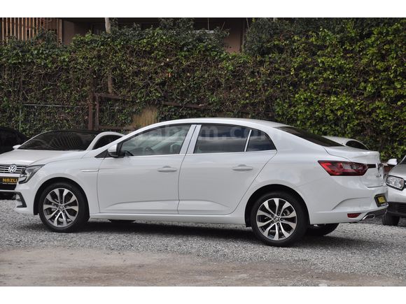 2025 RENAULT MEGANE (senetle taksitlendirme seçeneğimiz vardır)