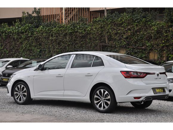 2025 RENAULT MEGANE (senetle taksitlendirme seçeneğimiz vardır)