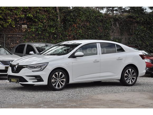 2025 RENAULT MEGANE (senetle taksitlendirme seçeneğimiz vardır)