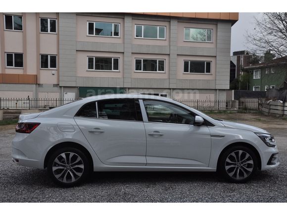2025 RENAULT MEGANE (senetle taksitlendirme seçeneğimiz vardır)
