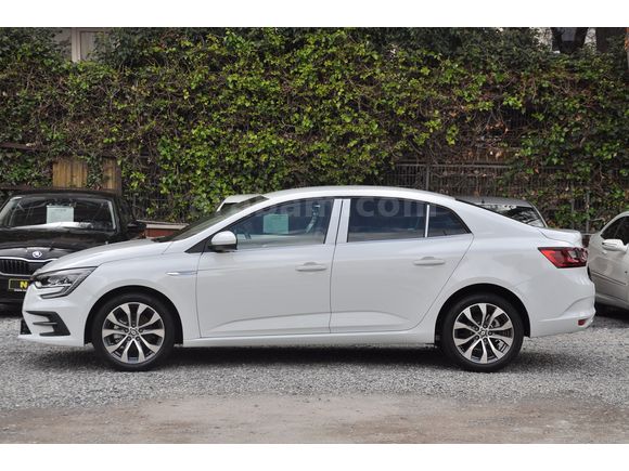 2025 RENAULT MEGANE (senetle taksitlendirme seçeneğimiz vardır)