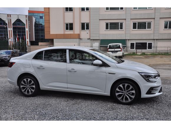 2025 RENAULT MEGANE (senetle taksitlendirme seçeneğimiz vardır)