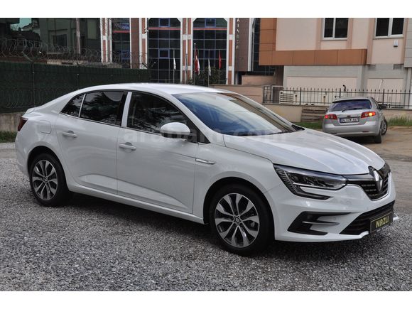 2025 RENAULT MEGANE (senetle taksitlendirme seçeneğimiz vardır)