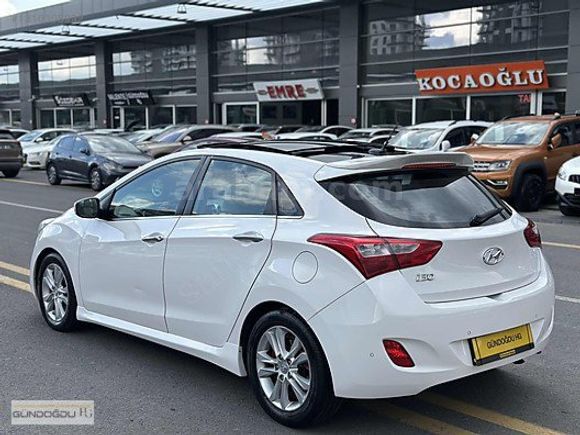 145.000KM HYUNDAİ İ30 1.6CRDİ ELİT CAM TAVAN BEYAZ İÇİ KREM