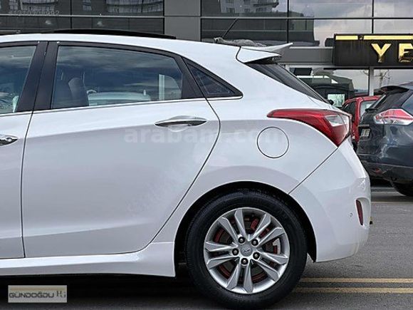 145.000KM HYUNDAİ İ30 1.6CRDİ ELİT CAM TAVAN BEYAZ İÇİ KREM