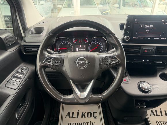 2022 BOYASIZ OPEL COMBO 1.5 D ULTIMATE AT8 OTOMATİK+CAMTAVAN