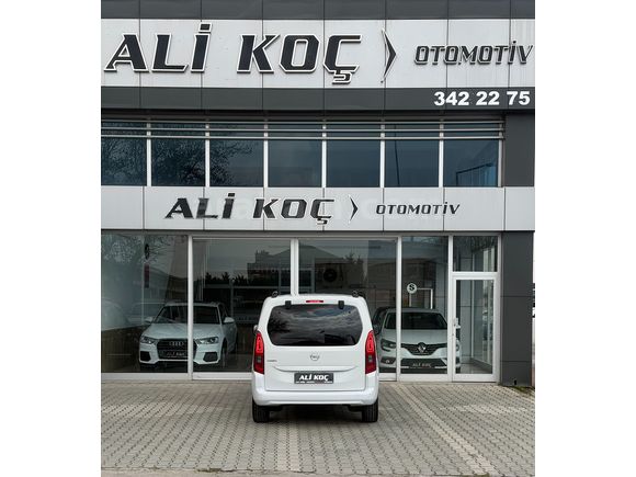 2022 BOYASIZ OPEL COMBO 1.5 D ULTIMATE AT8 OTOMATİK+CAMTAVAN