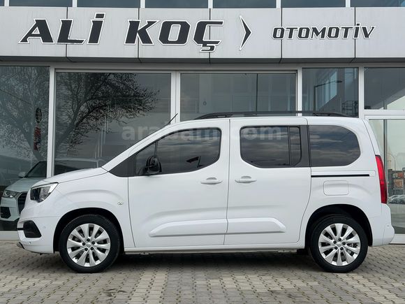 2022 BOYASIZ OPEL COMBO 1.5 D ULTIMATE AT8 OTOMATİK+CAMTAVAN