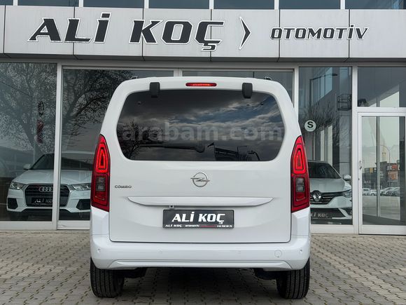2022 BOYASIZ OPEL COMBO 1.5 D ULTIMATE AT8 OTOMATİK+CAMTAVAN