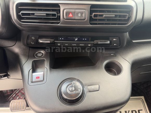 2022 BOYASIZ OPEL COMBO 1.5 D ULTIMATE AT8 OTOMATİK+CAMTAVAN