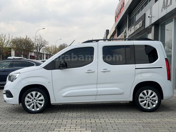 2022 BOYASIZ OPEL COMBO 1.5 D ULTIMATE AT8 OTOMATİK+CAMTAVAN