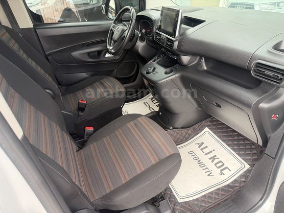 2022 BOYASIZ OPEL COMBO 1.5 D ULTIMATE AT8 OTOMATİK+CAMTAVAN