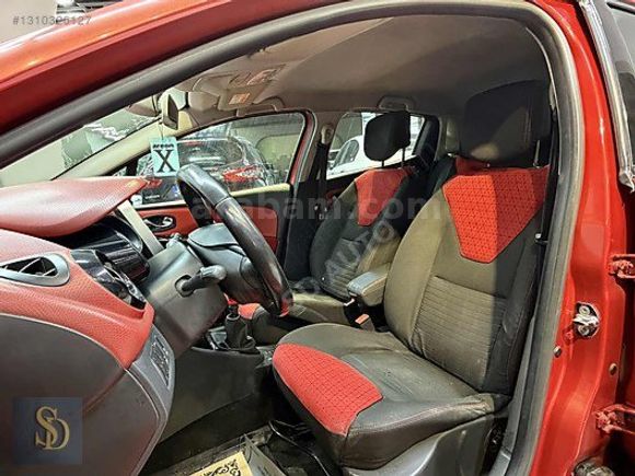 SD AUTO'DAN DİZEL MANUEL İCON LANSMAN RENK TESLA EKRAN AİLE ARAC