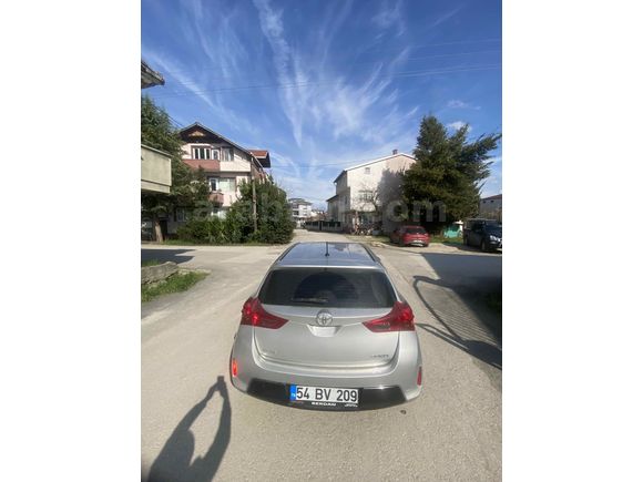 Sahibinden Toyota Auris 1.4 D-4D Active 2013 Model 