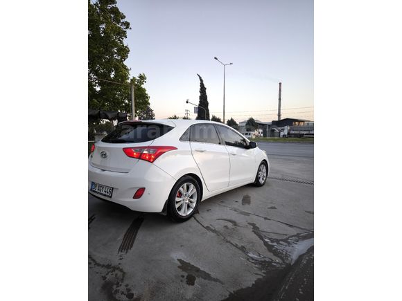 Sahibinden Hyundai i30 1.6 CRDi Style 2013 Model  239.000 km Beyaz