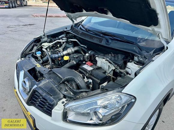 2012 MODEL 125 BİN KM DE CAM TAVANLI 110 HP QASHQAİ