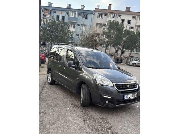 Peugeot Partner Tepee 1.6 Allure – Kusursuza Yakın Temizlikte
